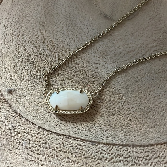 Kendra Scott necklace - Picture 2 of 2